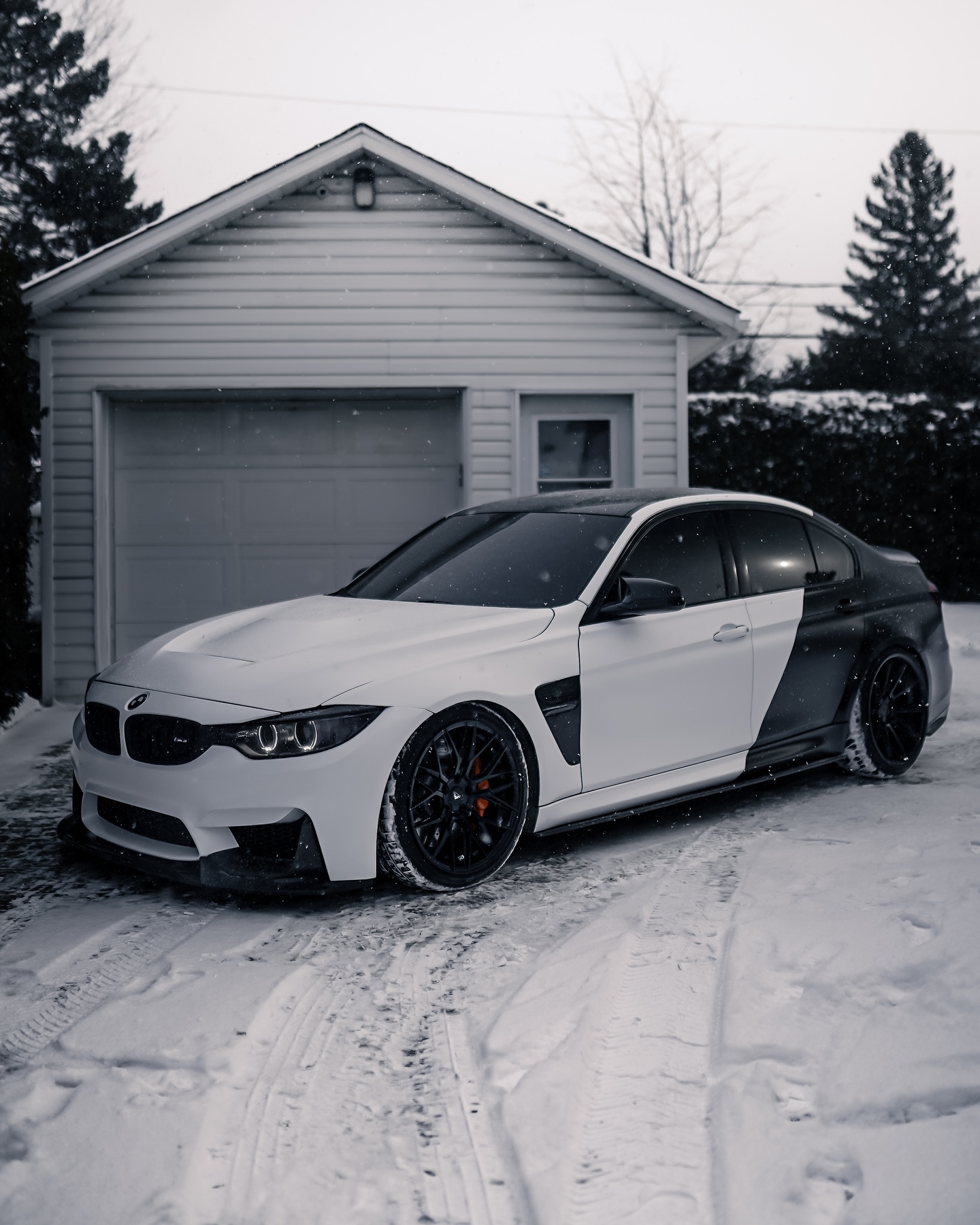 BMW M3, Moitié noir / moitié blanc